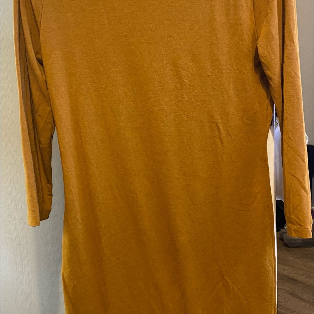 Forever 21 Mustard 3/4 sleeve. Get ready for Fall ! 🍁